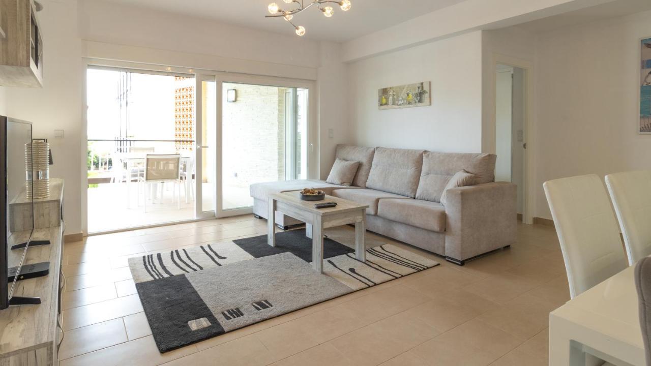 Modern 2 Bedroom Apartment 100 M From The Beach ฮาเวอา ภายนอก รูปภาพ