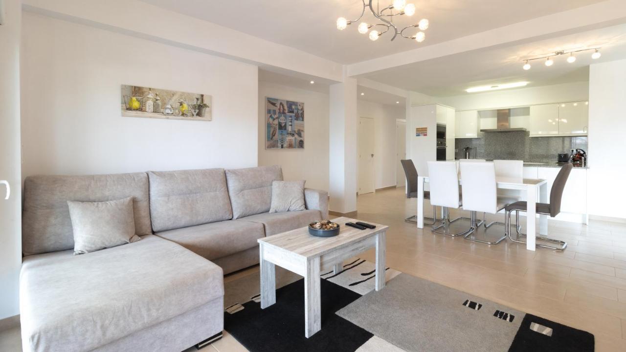 Modern 2 Bedroom Apartment 100 M From The Beach ฮาเวอา ภายนอก รูปภาพ