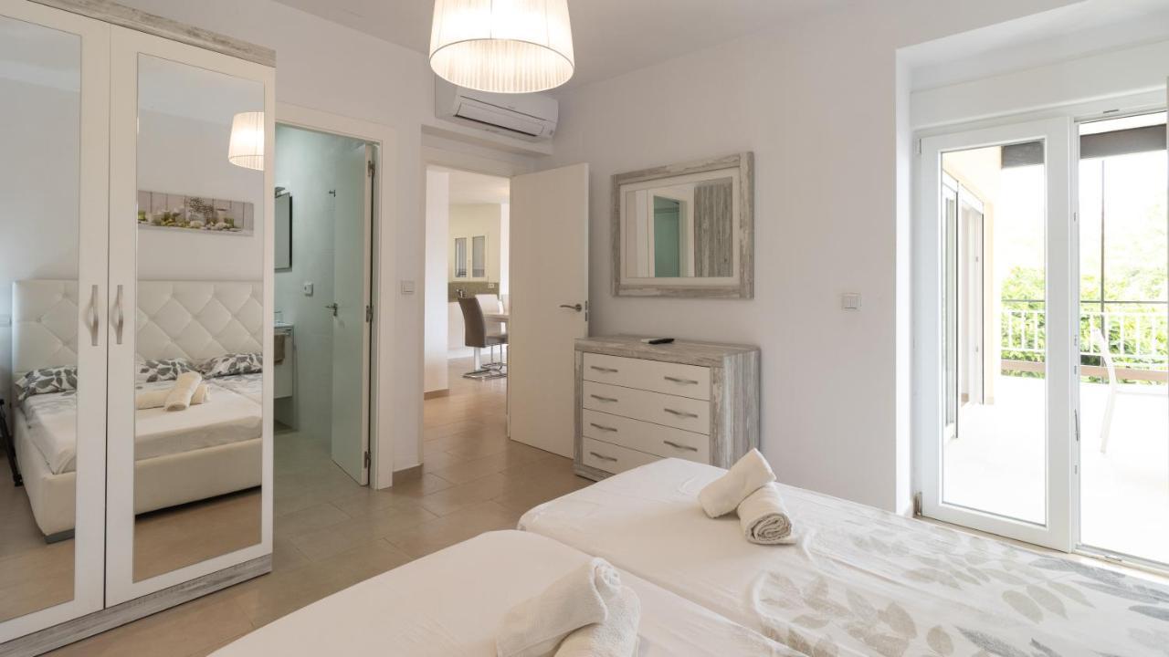 Modern 2 Bedroom Apartment 100 M From The Beach ฮาเวอา ภายนอก รูปภาพ