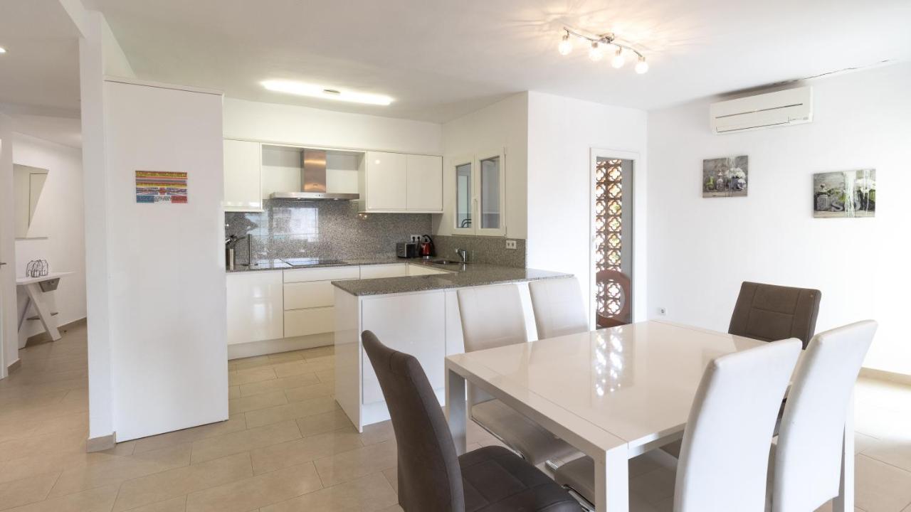 Modern 2 Bedroom Apartment 100 M From The Beach ฮาเวอา ภายนอก รูปภาพ