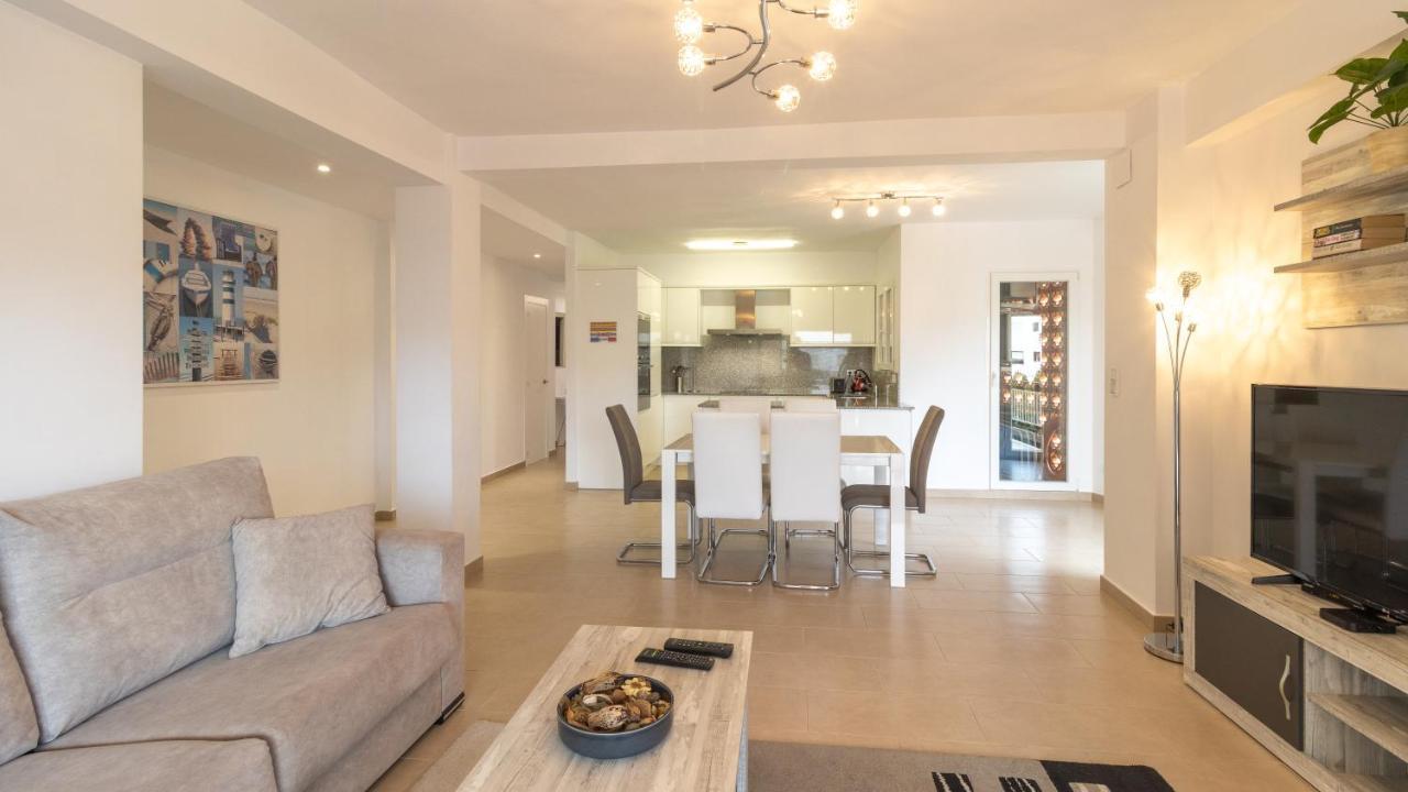 Modern 2 Bedroom Apartment 100 M From The Beach ฮาเวอา ภายนอก รูปภาพ