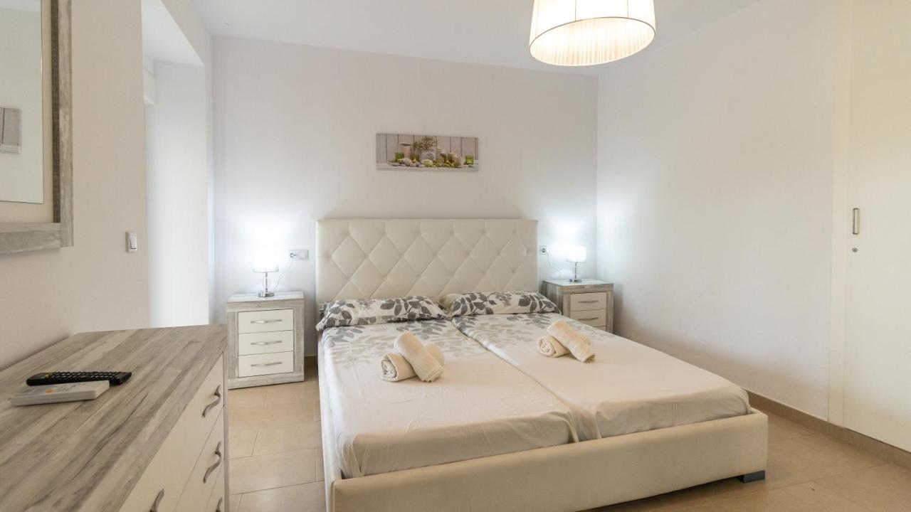 Modern 2 Bedroom Apartment 100 M From The Beach ฮาเวอา ภายนอก รูปภาพ